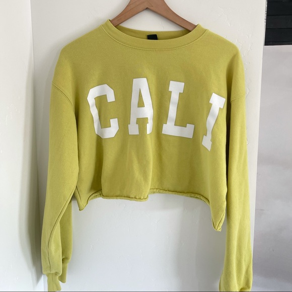 Wild Fable Cali Sweatshirt Womens Size M Cropped Long Sleeve Pullover Crewneck